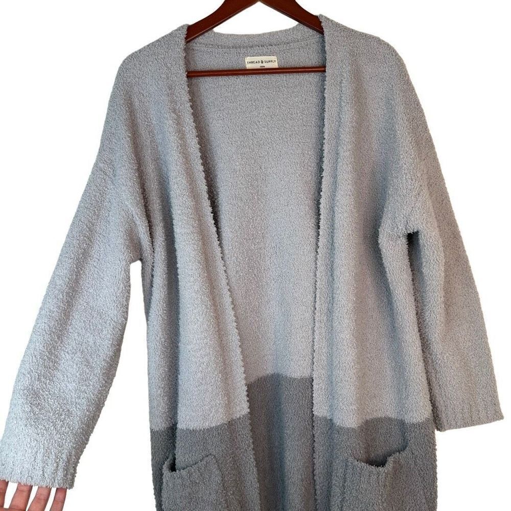 Thread & Supply Cozy Cloud Gray Colorblocked Card… - image 4